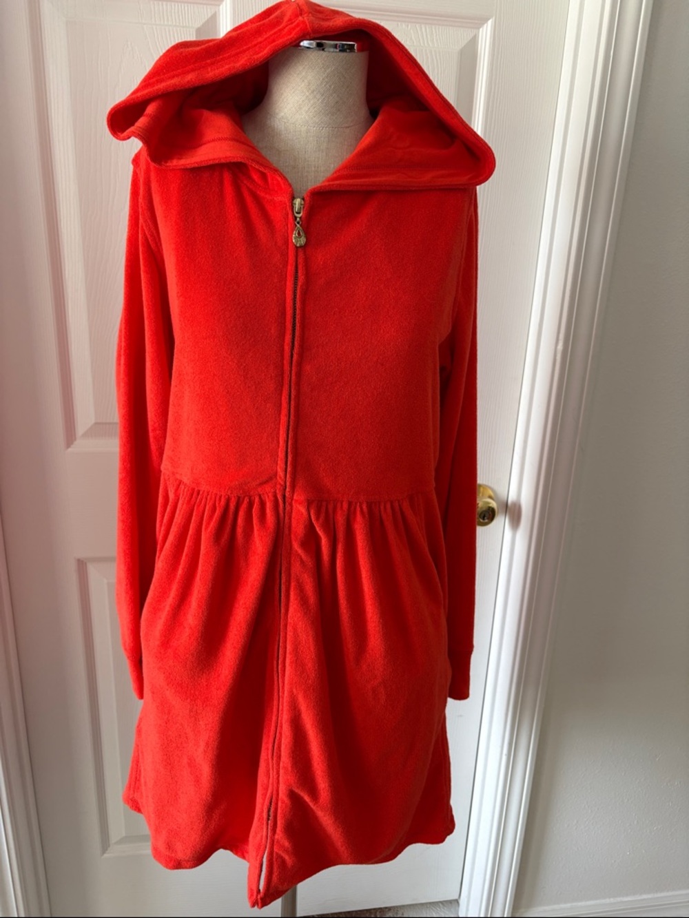 DG2 Diane Gilman Beachwear/ Lounge wear Hoodie. .size M